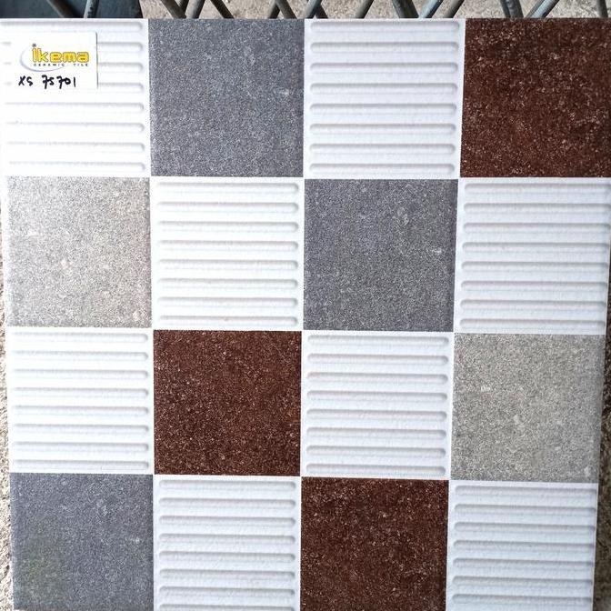 KERAMIK LANTAI 40X40 KASAR PUTIH ABU-KERAMIK LANTAI KASAR 40X40 IKAD