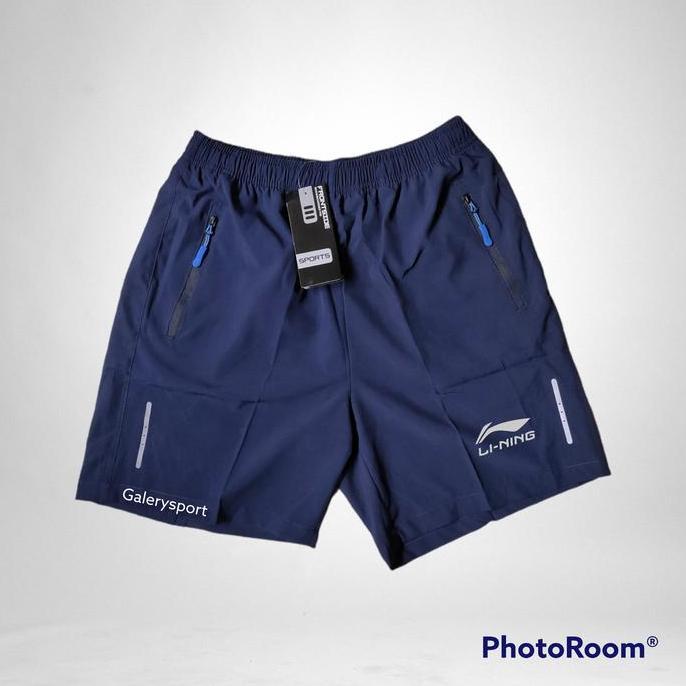 Celana pendek tenis bulutangkis lining