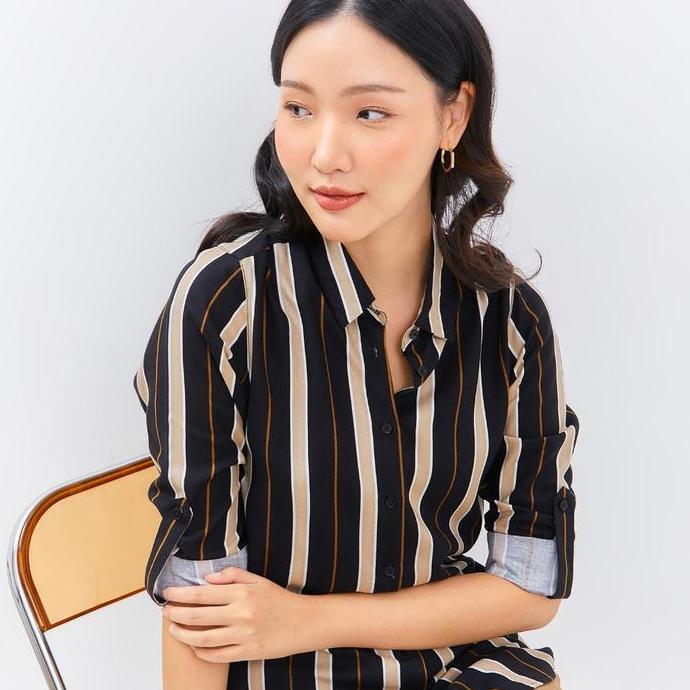 C2 Gornoz Black Kemeja Casual Wanita Lengan Panjang Motif Garis
