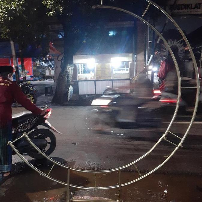 ring double hadap depan backdrop dekorasi