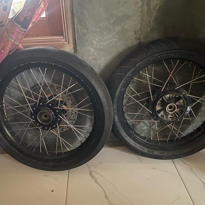 pelek motor rossi ring17 ukuran 185/215 Original