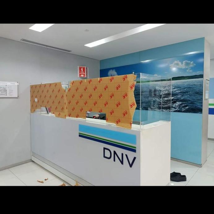 Custom Sekat Meja Acrylic