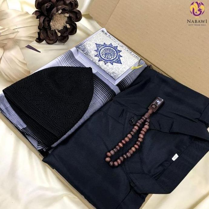 Hampers / Kado Cowok paket Sarung Baju Koko Alquran Tasbih dan Peci