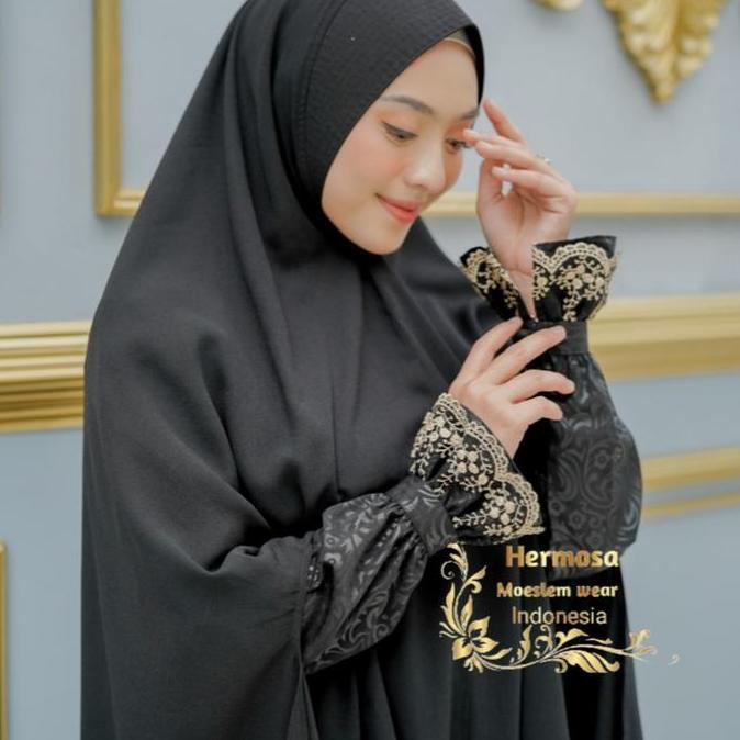 DR213 >> [Gamis Hermosa] Gamis embos hermosa motif flower warna hitam manset Renda-gamis syari manse