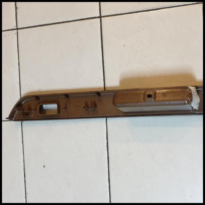 TERBARU COVER POWER WINDOW PANEL WOOD BELAKANG KANAN ASLI MITSUBISHI KUDA 