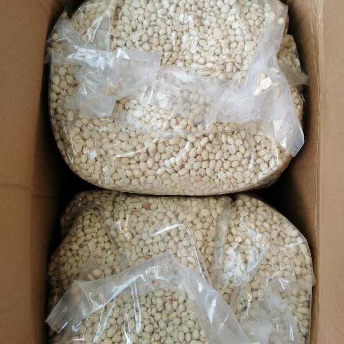 Kacang Tanah Kupas Mentah 61/71 1 dus Berat 25 kg