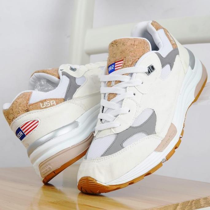 [NEW ARRIVAL] / Free Kaos Kaki Bisa Bayar di Tempat (COD) - Sepatu Sneakers Pria Terbaru Nb992 Runni