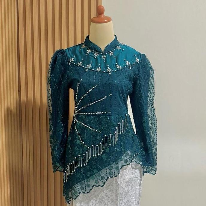 Setelan Kebaya Nayla (versi terbaru) / kebaya modern / kebaya wisuda