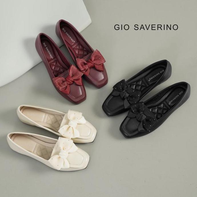 Awet Sepatu Sekolah Perempuan Tanpa Tali Gio Saverino Ringan
