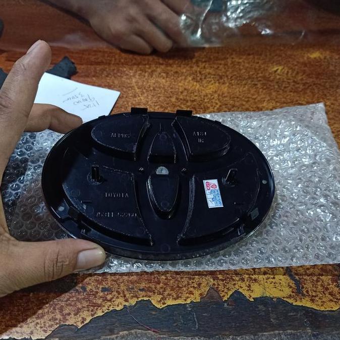 LOGO SIMBOL TOYOTA DEPAN YARIS 2012-2013