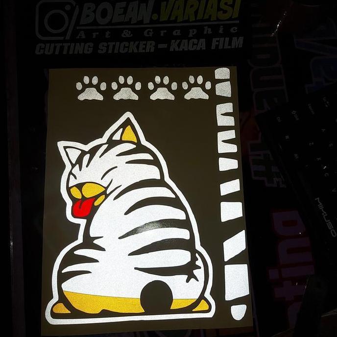 Cutting sticker Gambar Kucing buat wiper belakang mobil