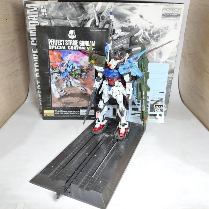 Premium Bandai MG Perfect Strike Special Coating Ver / Gundam 1/100 2nd Sudah Rakit M059