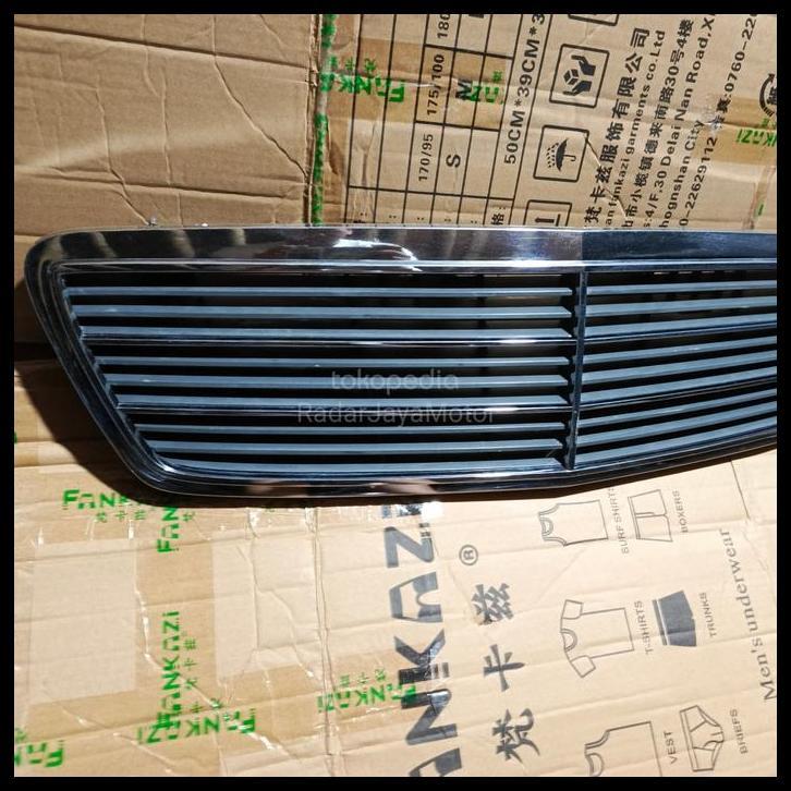 HOT DEAL GRILL DEPAN MERCEDES BENZ W203 C-CLASS TAHUN 2000-2007 ORIGINAL PART 