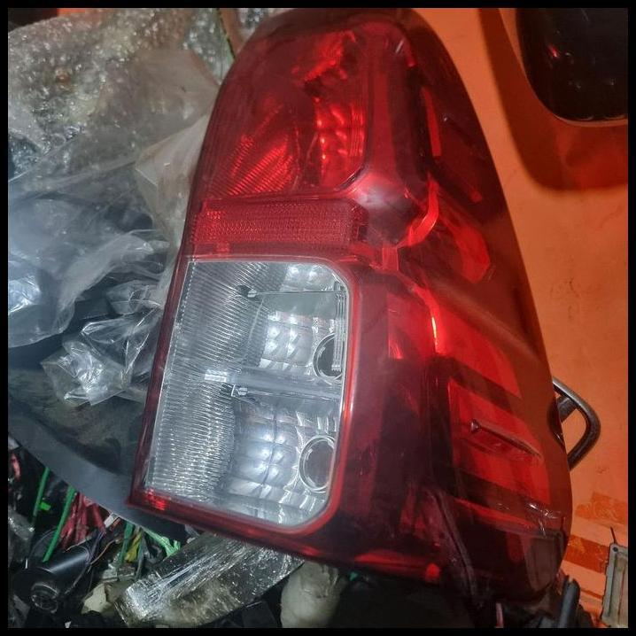 TERMURAH STOPLAMP LAMPU BELAKANG HILUX ORIGINAL  KANAN