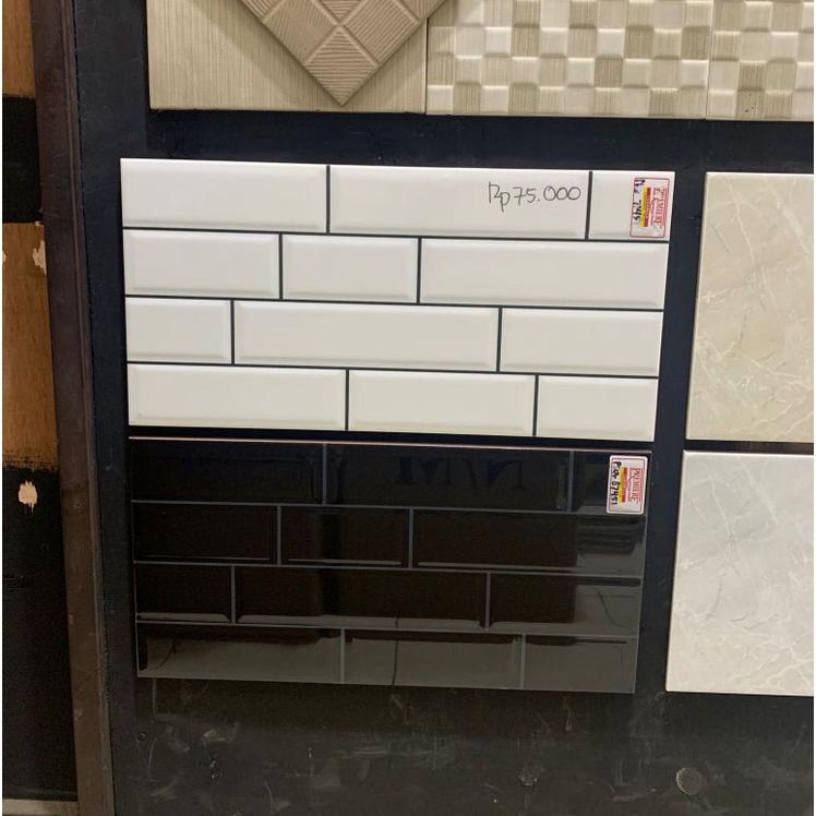 KERAMIK DINDING DAPUR KAMAR MANDI 25X50 SUBWAY BATA HITAM / PUTIH GLOSSY