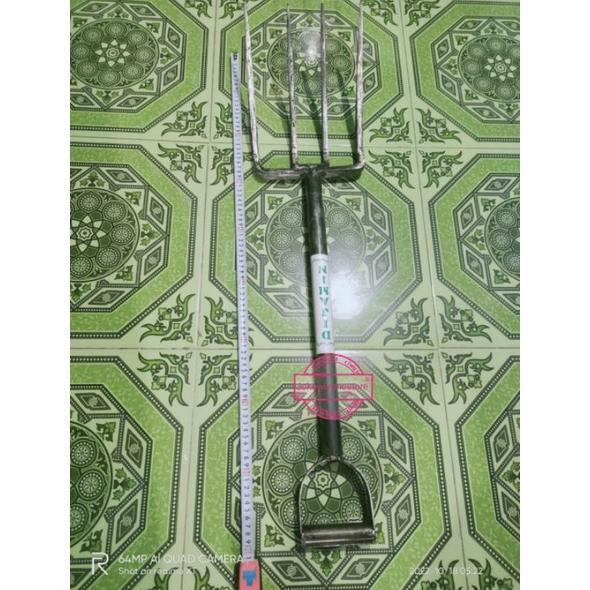 Garpu Tanah 4 Mata Super Kuat 90cm Baja