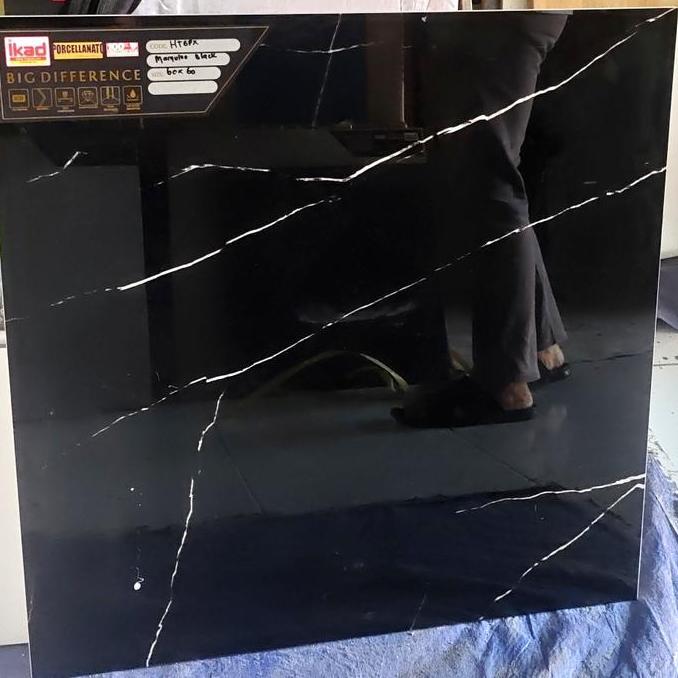 GRANIT 60X60 HITAM MOTIF MARMER SALUR PUTIH murah