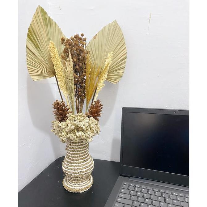 Hiasan meja bunga kering rustic aesthetic