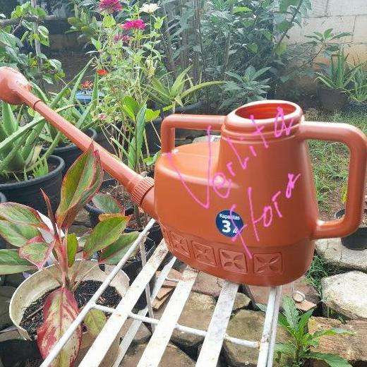 Alat Siram Tanaman 3 Liter Lion Star