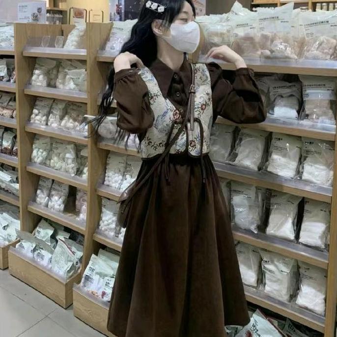 DR338 >> Dress Panjang Coklat Lengan Panjang dengan Rompi Motif Tali Gaya Vintage Korea