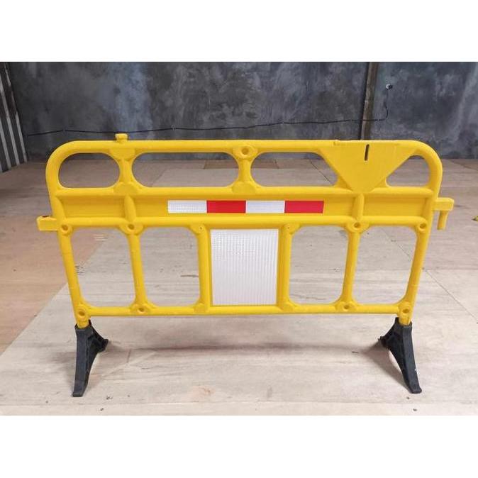 Road Barrier Pembatas Jalan Expandable Barrier Plastic