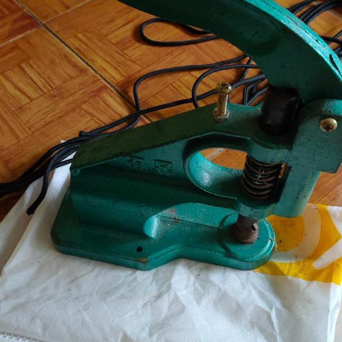 mesin ujung tali sepatu