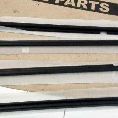 Pelipit Kaca Pintu Luar Set Ori Land Cruiser Cygnus