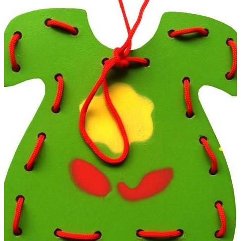 Mainan Kayu: Menjahit Baju