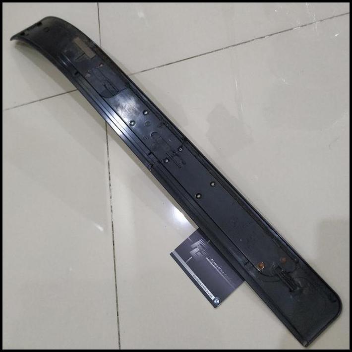 TERLARIS ORIGINAL BMW E38 DOOR SILL PLATE BELAKANG KANAN 8150164 