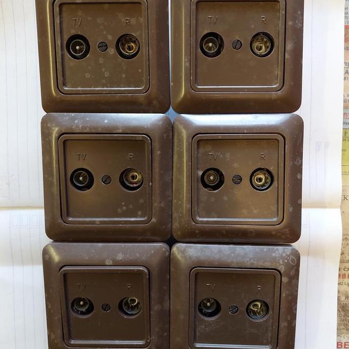 TERBARU - BERKER socket outlet stop kontak TV dan radio coklat..stock/type lama