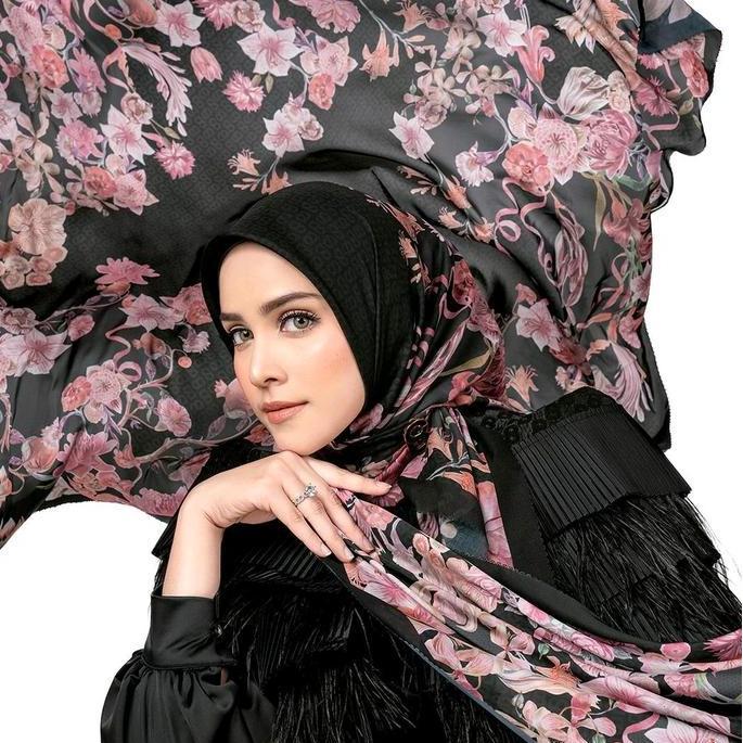 DN36 >> Hijab Buttonscarves The Farra Series Pin logo BS Lasercut titik3 Semi Origina Lembut