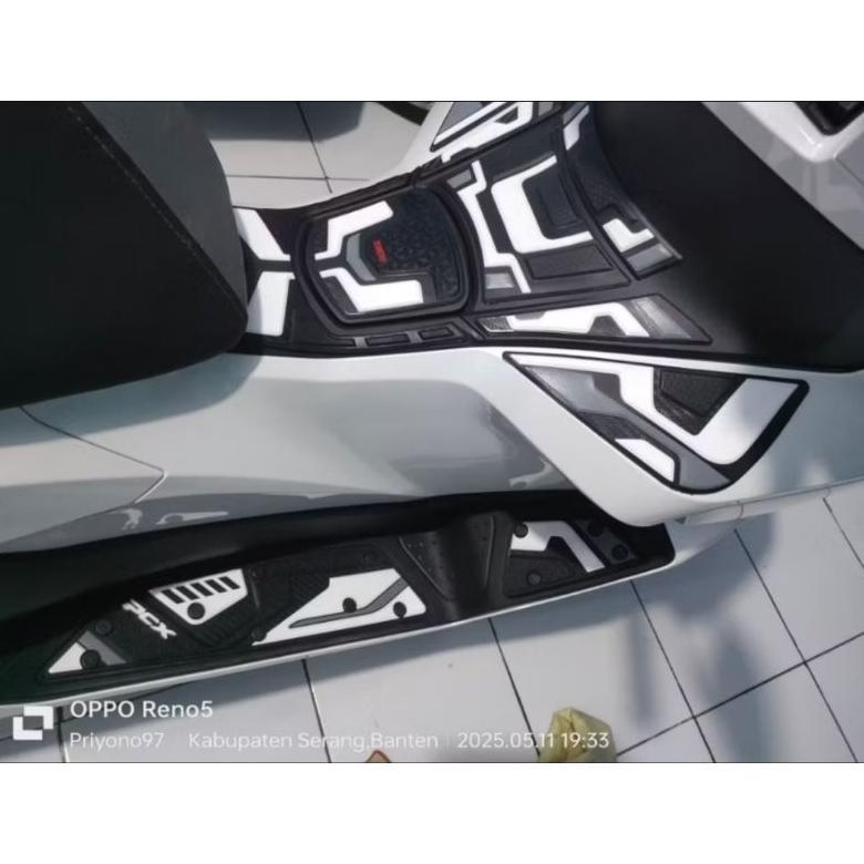 KM272 TANKPAD PCX 160 ROADSYNC/ABS/CBS TAHUN 2025 /DECKPAD PCX 160/AKSESORIS VARIASI PCX 160 Aksesor