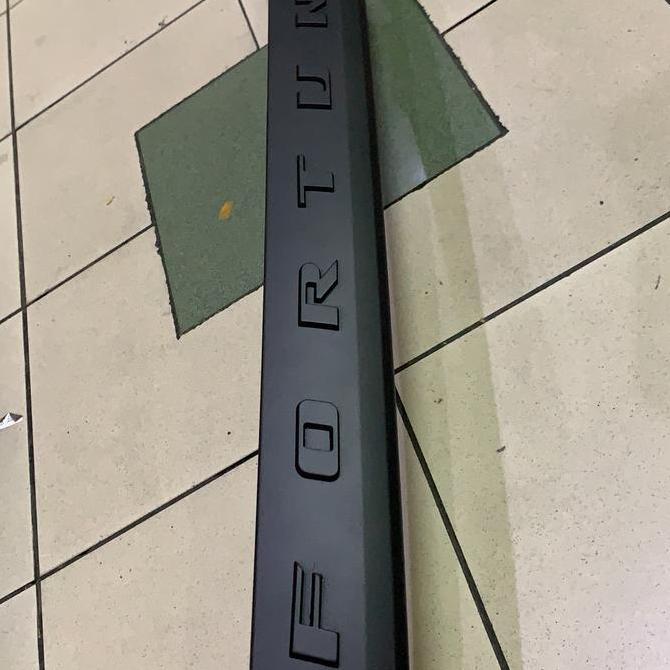Trunklid fortuner vrz 2016 hitam doff Original