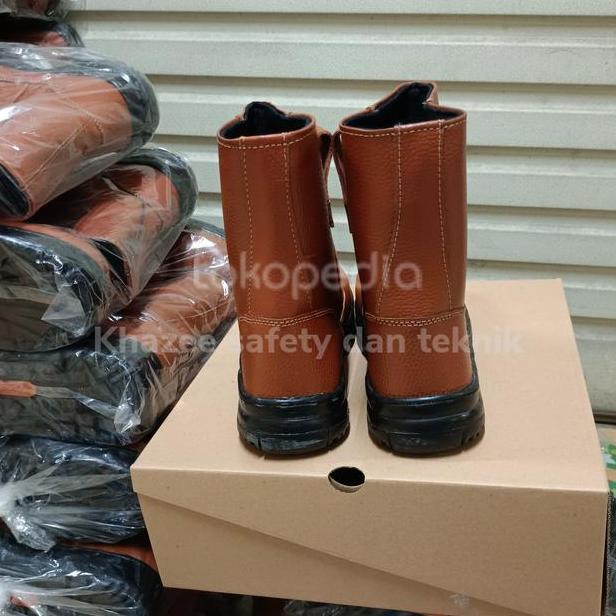 Sepatu Safety Boot Kulit Pria