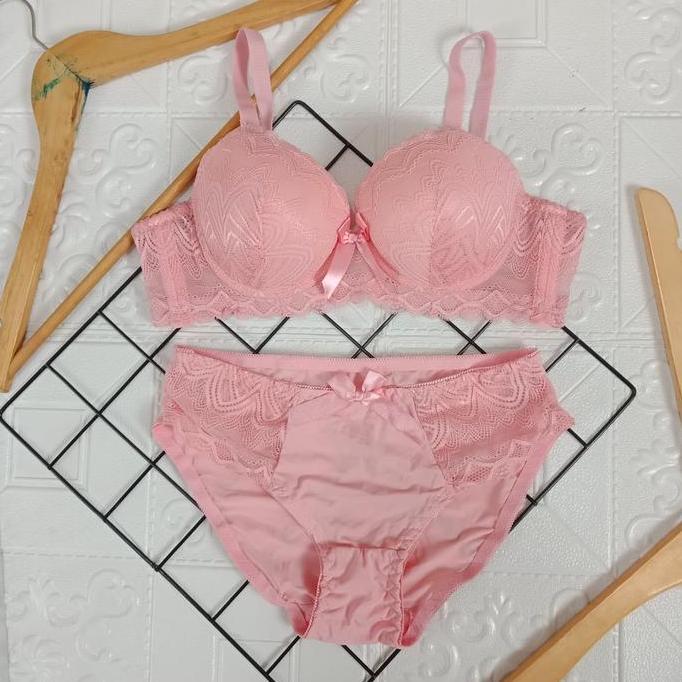 Yosero Bra Set BH + CD Berkawat Busa Sedang Kait 3 Bra Push Up