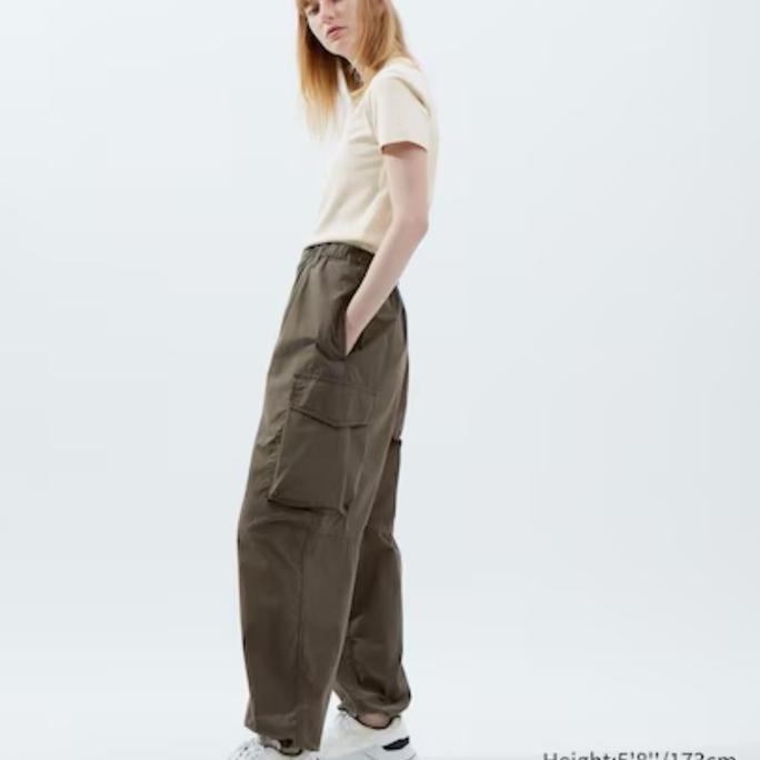 Promo UNIQLO Wide Fit Parachute Cargo Pants COD