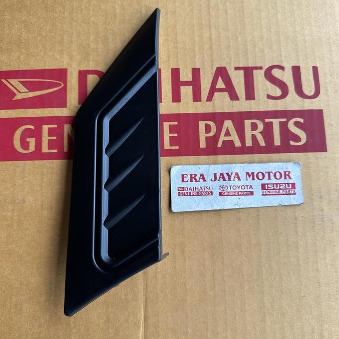 Cover list sirip bumper depan kanan great xenia sporty