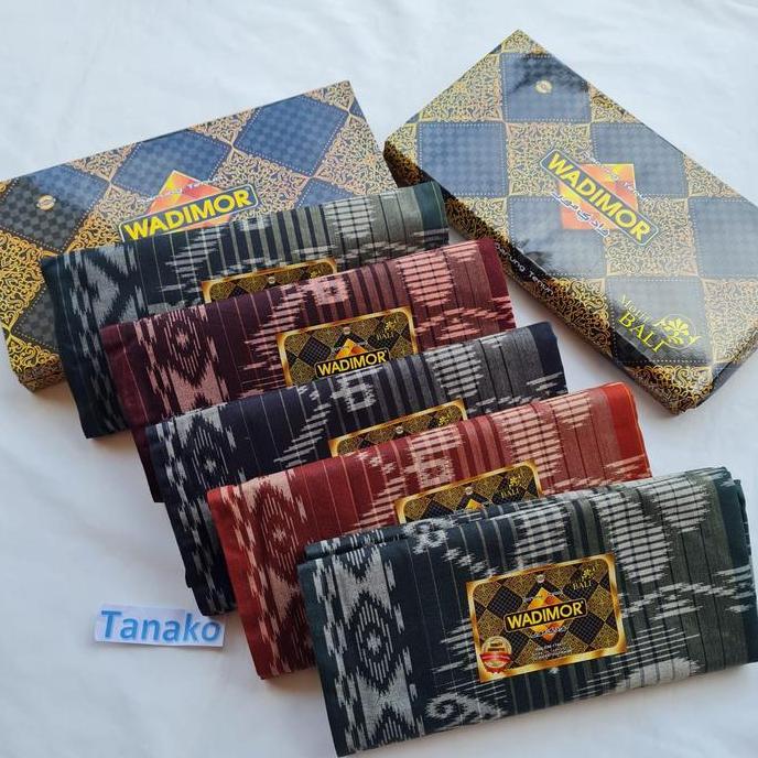 Kain Sarung Tenun Wadimor Motif Bali.