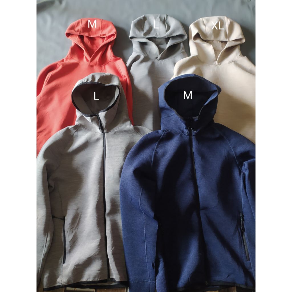 jaket uniQlo tech scuba