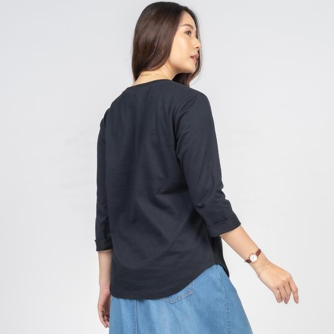 C2 Shilka Black T-Shirt Wanita