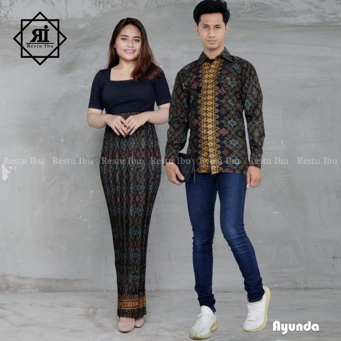Stelan Couple Kemeja Lengan Panjang  Pria Dan Rok Plisket Wanita Motif Batik Cocok Untuk Acara Nikah
