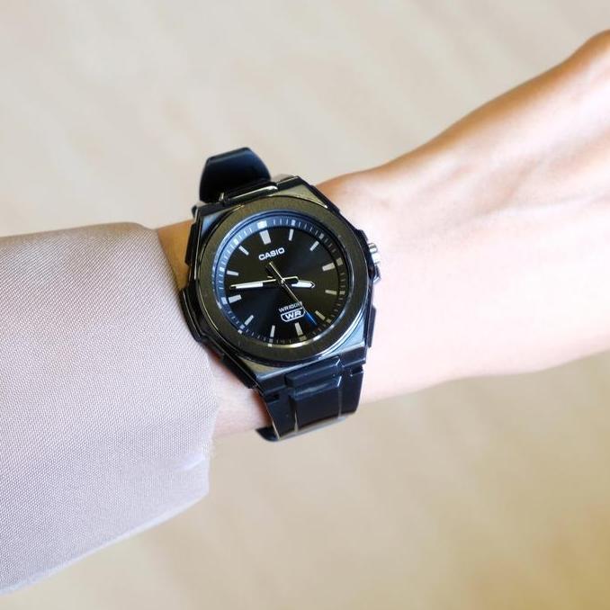 CASIO LWA-300HB-1EVDF Jam Tangan Wanita Hitam LWA300HB