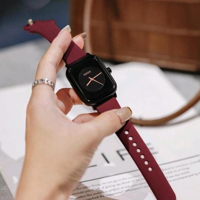 Guou Jam Tanga Wanita