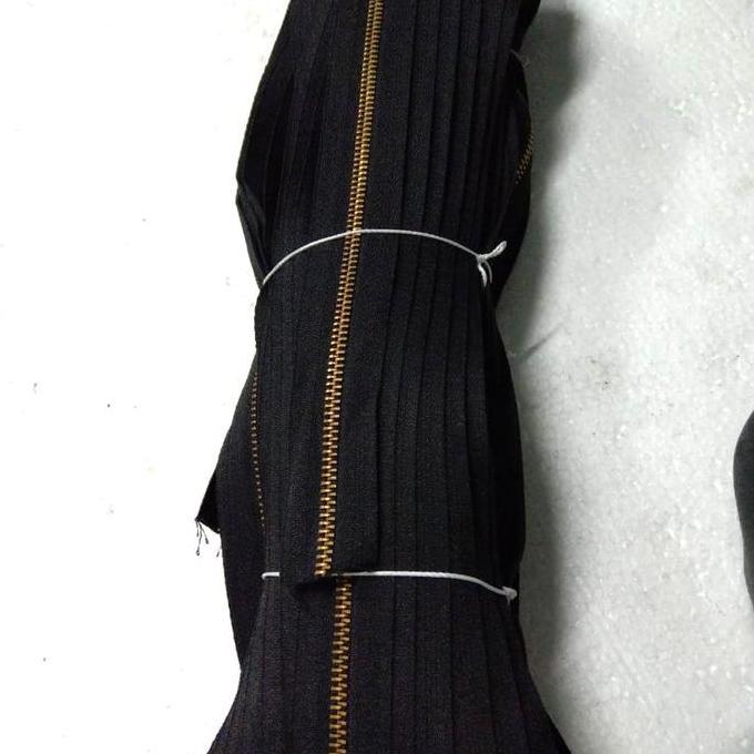 ASLI Resleting tas. gigi besi no.5. roll an. hitam. gigi emas. @ 50 yard READY STOCK