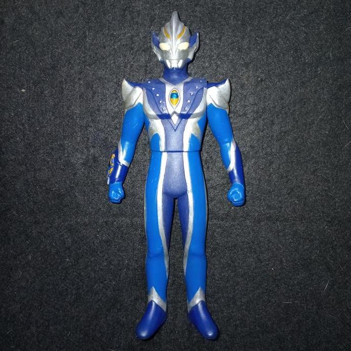 UHS Ultra Hero Series 16 Cm Ultraman Hikari by Bandai