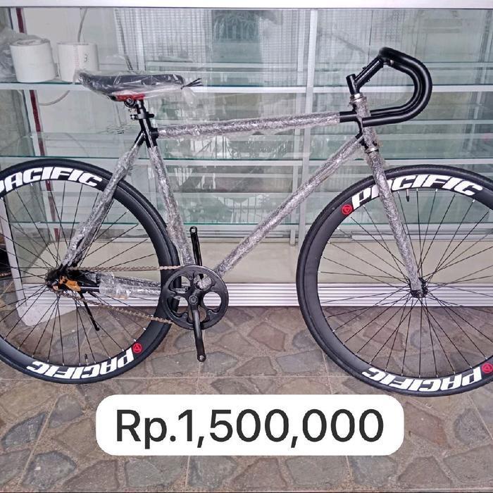 Sepeda Fixie Frame Lokal Warna Hitam Dan Putih Original Dan Terpercaya