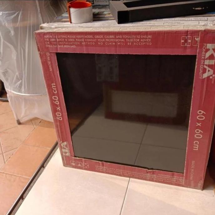 granit hitam kilap 60x60