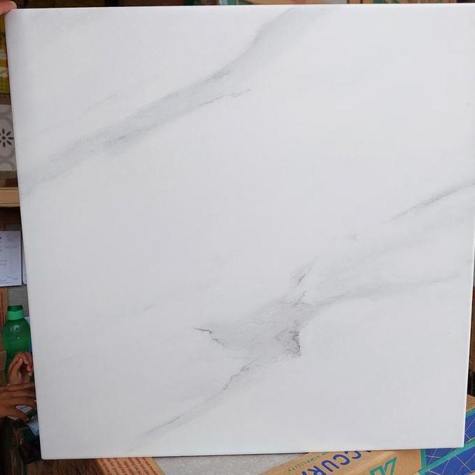 KERAMIK 50X50 CARARA MATT WARNA PUTIH