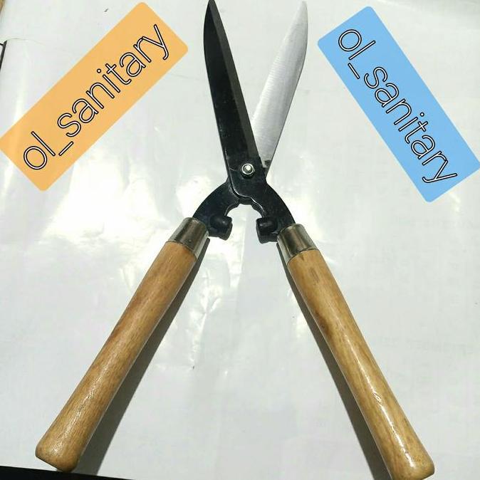 gunting rumput / gunting rumput gagang kayu