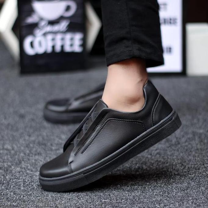 Sepatu Pria Formal Kerja Pantofel Casual Modern Warna Hitam Kulit Faux